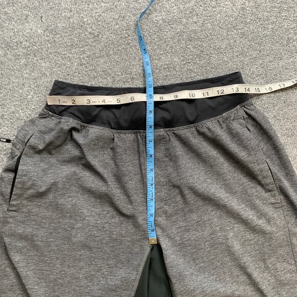 Lululemon Shorts Mens M Medium Grey THE Linerless Stretch Workout Exercise Train - Picture 7 of 14